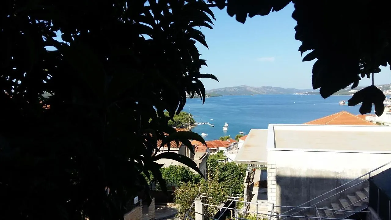 Apartmarin Трогир
